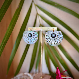 Boucles d'oreilles - Nacre gravée et sculptée