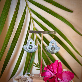 Boucles d’oreilles - Nacres sculptées et gravées - Acier Inoxydable