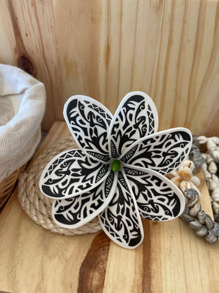 Tiare ronde tatouée couleur