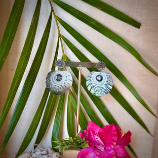 Boucles d'oreilles - Nacre gravée et sculptée