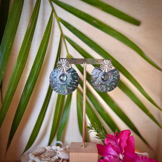 Boucles d’oreilles - Nacres sculptées et gravées - Acier inoxydable