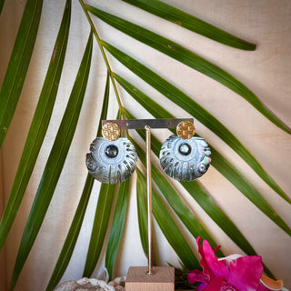 Boucles d'oreilles - Nacre gravée et sculptée