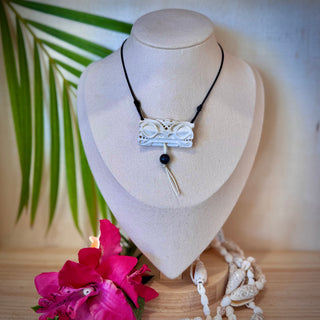 Collier Tiki + Bois de cerf sculpté et gravé