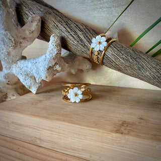 Bague ajustable fleur blanche "Oryne" - Acier inoxydable et résine