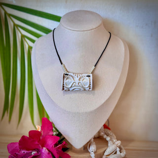 Collier ajustable Tiki - Bois de cerf sculpté et gravé