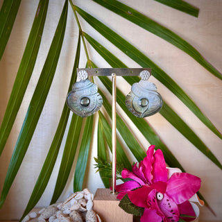 Boucles d'oreilles - Nacre gravée et sculptée