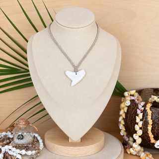 Collier cordon ajustable - Dent de requin - Os de yak